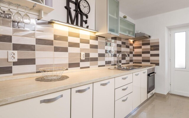 Stunning Home in Rab With Wifi and 3 Bedrooms