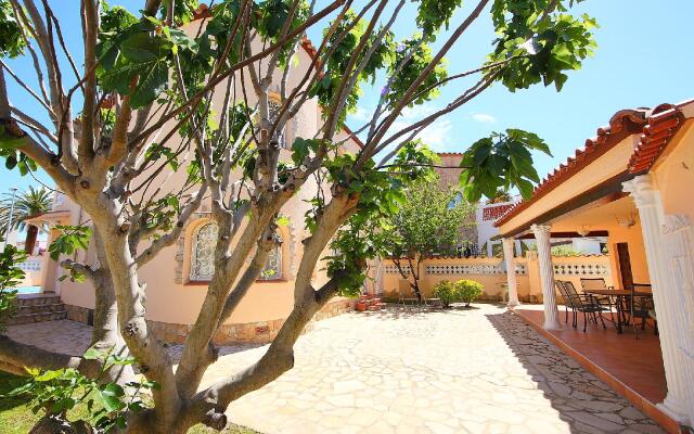 Requesens 166 - Three Bedroom