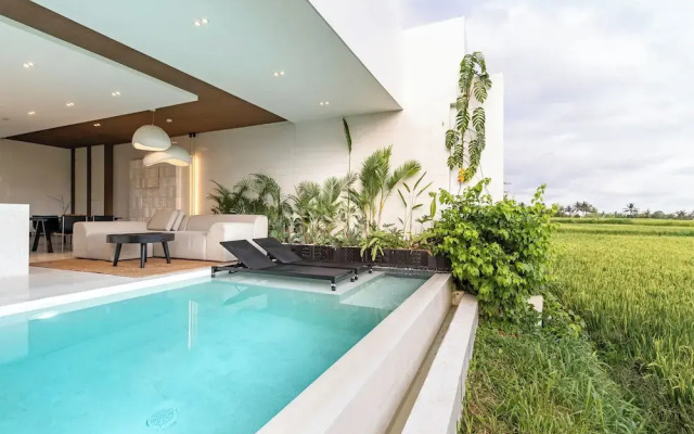 Azure 2BR Villa in Ubud Rice Field views