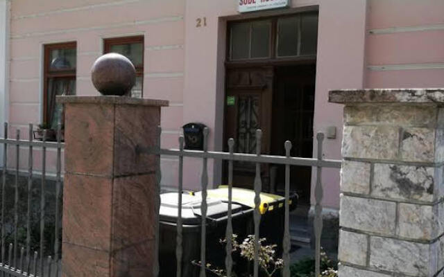 Rooms & Apartment Cehovin