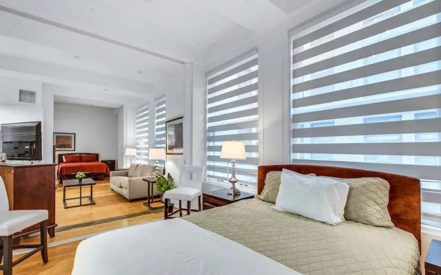 Stylish 2br/2ba At HWH by Oneluxstay