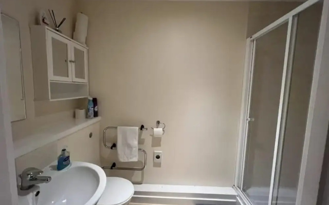Lovely Twin 2-flats Condo In Aberdeen-no Party