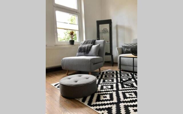 Liebevoll Sanierte, Großzugige Stadtwohnung, 70 Qm