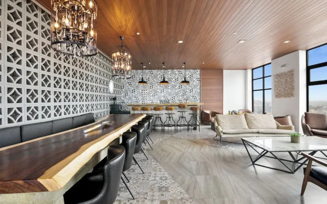 Distrito Revolution Suites