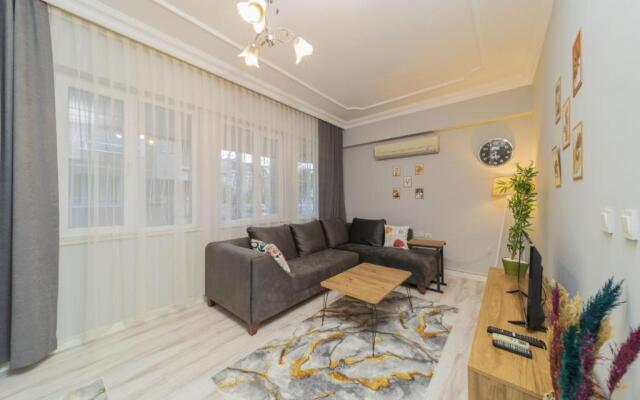 Vibrant Flat With Lovely Balcony in Muratpasa