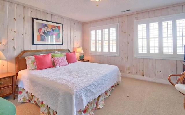 141 Sea Spray 4 Br Home by RedAwning