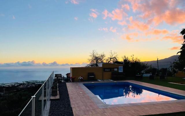 Con Piscina, Vistas, WiFi, AC y Calefacción