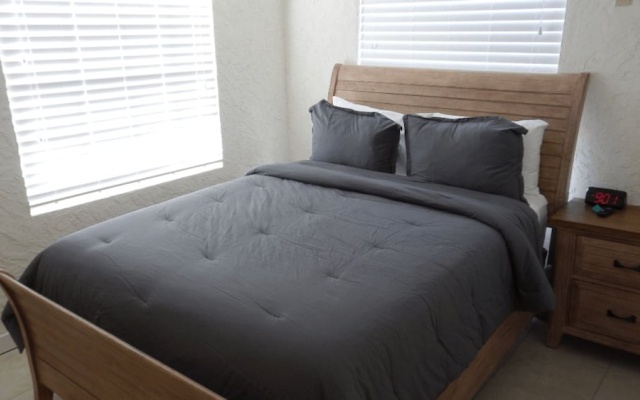 BIMINI LOFTS Across from Big Game club - 1 of 2 furnished apartments — фото 3