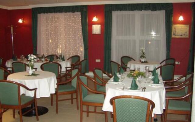 Kincsem Wellness Hotel