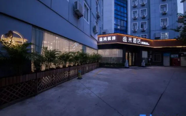 Yunhong Hotel (Guangzhou Railway Station Xicun Subway Station)