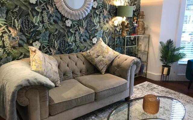 The Cheltenham, stylish 1-bed Victorian apartment