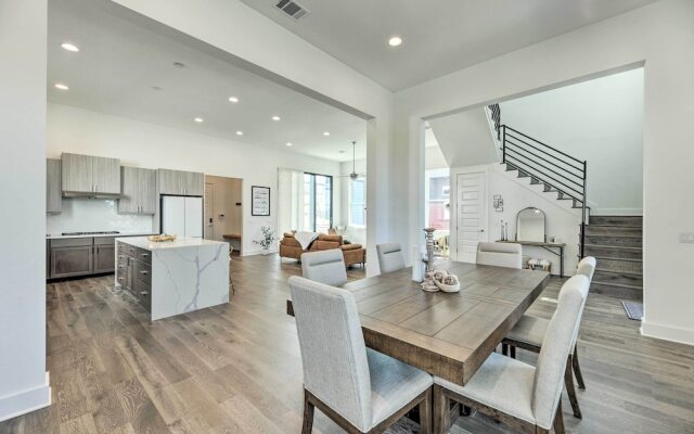 Luxurious & Spacious Austin Home ~ 8 Mi to Dtwn!
