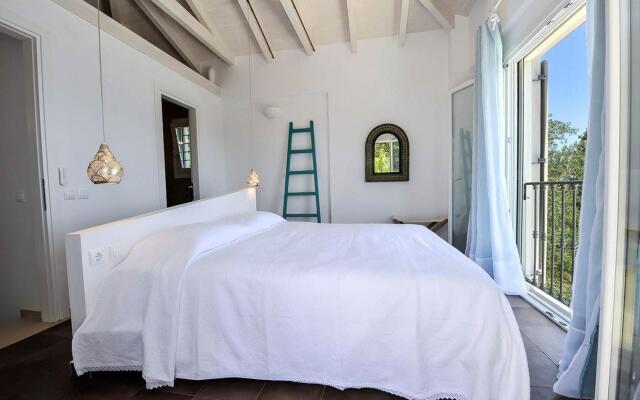 Apeiron II Villa - Sunny Modern Pool - Walk to Gaios