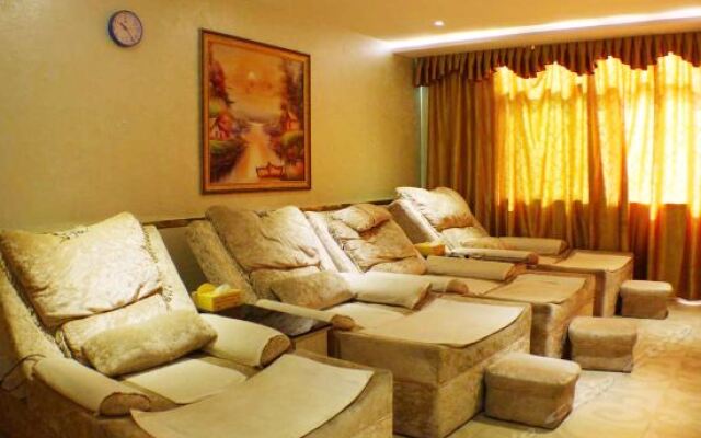 Golden Coast Hotel