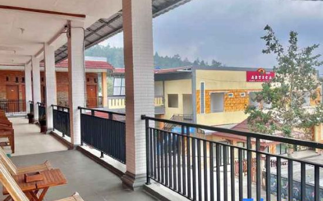 Artica Hotel & Homestay
