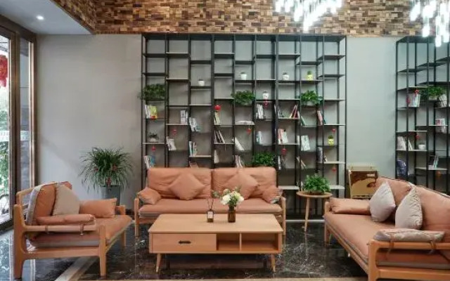 Mousi Light Luxury Hotel