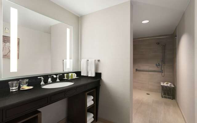 Hilton New Orleans/St. Charles Avenue