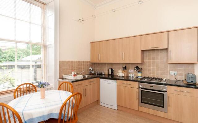 363 Spacious 3 bedroom 18th century property in the city centre