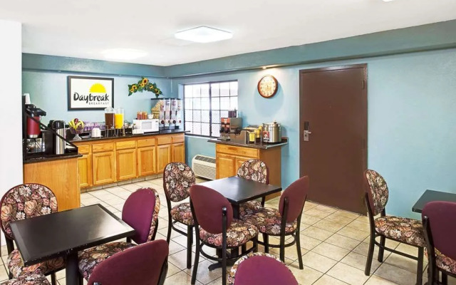 Days Inn And Suites Artesia