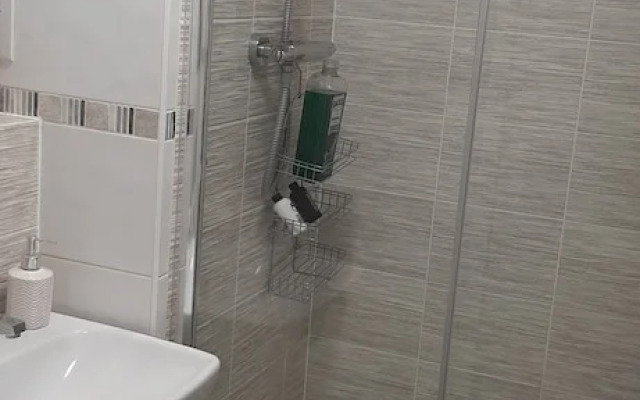 Modern Apartment Minutes From Central London, UK