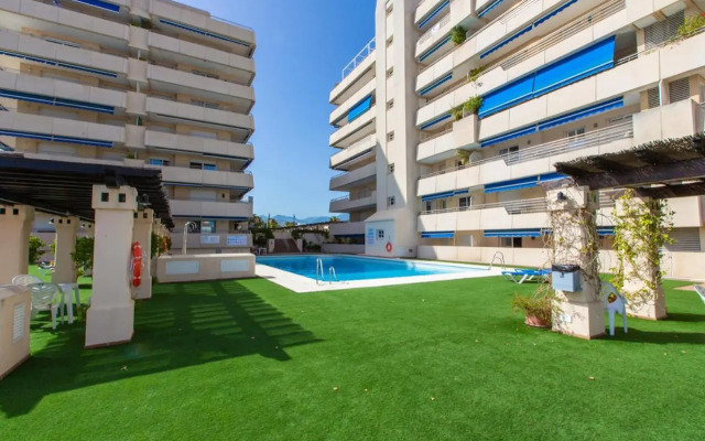 Trendy Apt. Puerto Banús (Free Parking & Pool) - RDR208