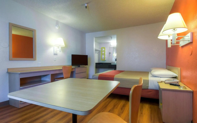 Motel 6 Santa Ana, CA