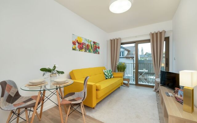 Spring Flowers Apartment by Renters