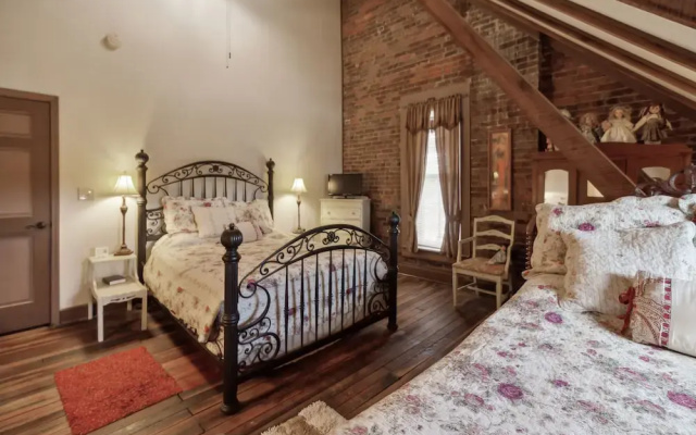 Dickinson Room by Main Street Bed & Breakfast
