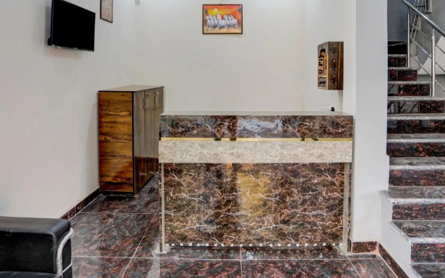 OYO Flagship 80490 Metro Plus