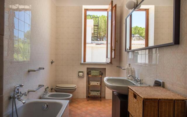 Una Scogliera sul Mare con Piscina by Wonderful Italy