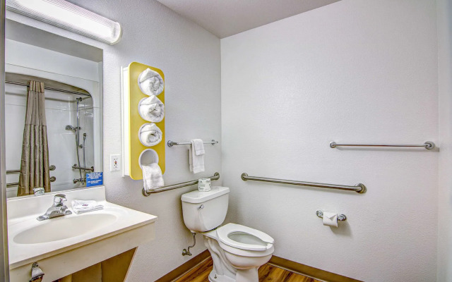 Econo Lodge Menomonie I-94