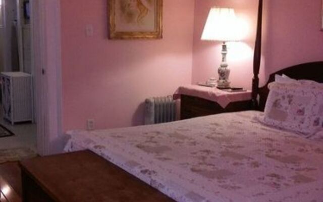 Six Acres Bed & Breakfast