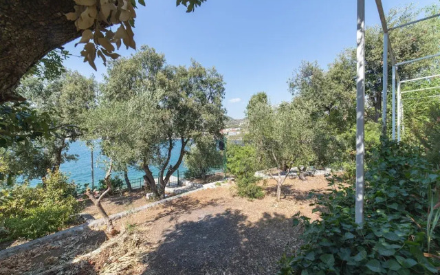 Perfect Beachfront Getaway Ideal for Families