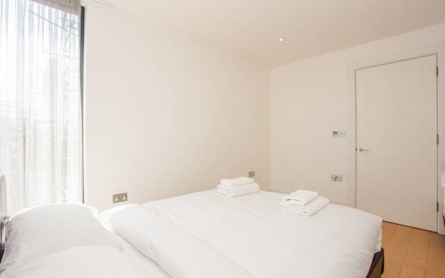 Three Bedroom Flat In Shoreditch With Large Balcony