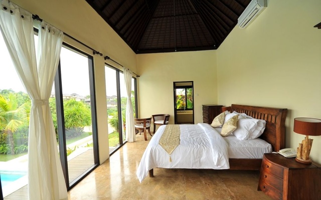 Casablanca Suite – Guest Rooms – Ungasan