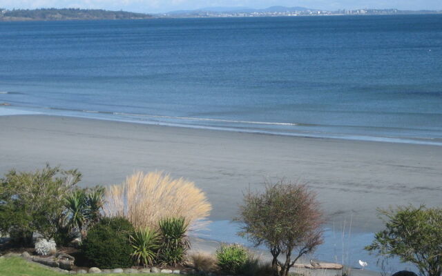 The Lodge at Weir's Beach
