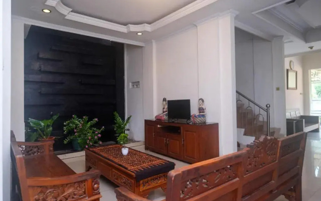 NIDA Rooms Ring Road Utara 1E