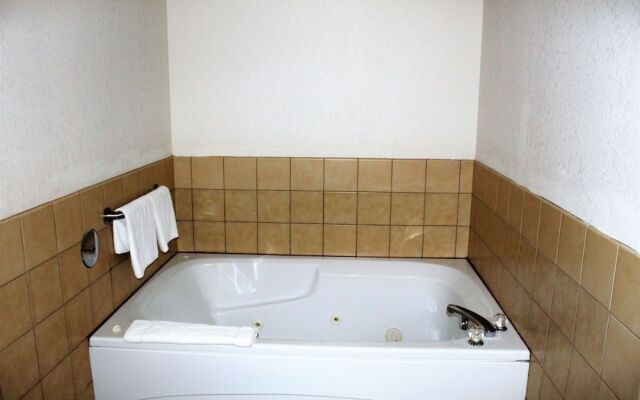 AmeriVu Inn & Suites - Cumberland