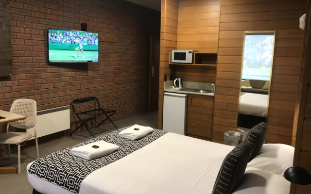 Sovereign Park Motor Inn