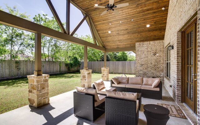 Chic Texas Abode w/ Patio & Fenced-in Yard!