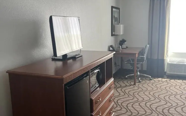 Mathis Deluxe Hospitality