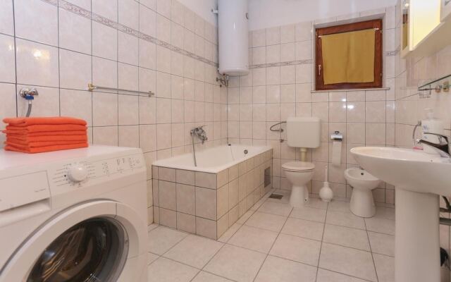 Awesome Home in Kastel Novi With Wifi and 6 Bedrooms