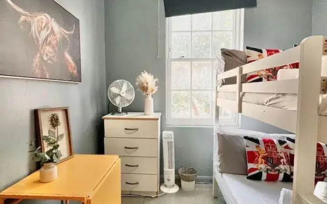 Comfortable 3 Bed Flat in King Cross
