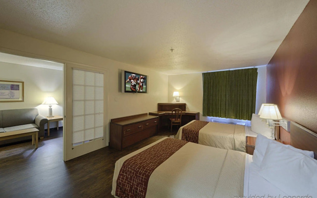Red Roof Inn & Suites Savannah Airport