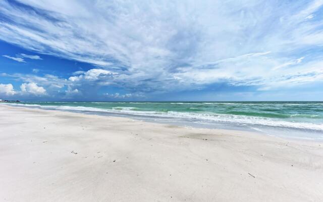 Longboat Key Cedars Beach House-pet Friendly-2 Minute To The Beach