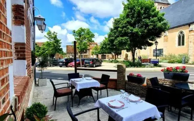 Hotel & Restaurant La Croix Blanche De Sologne