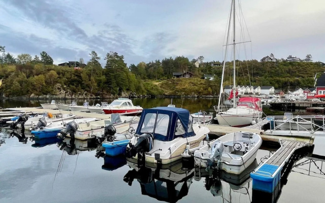 10 Person Holiday Home in Auklandshamn