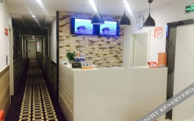 Pod Inn Hotel (Shanghai Hongqiao Airport Songhong Road Subway Station)