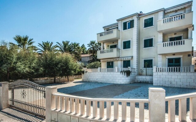 Awesome Apartment in Sutivan With 2 Bedrooms and Wifi