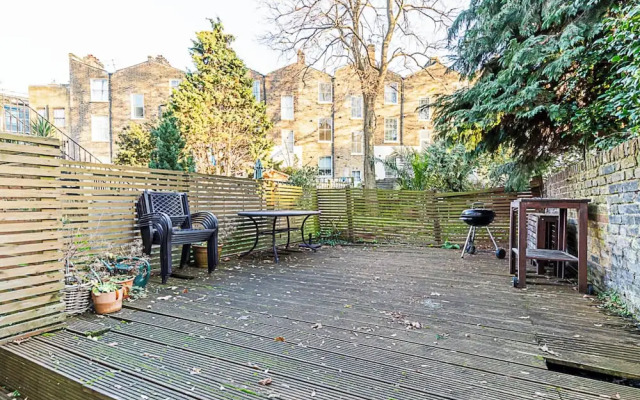 Colourful and Cosy Home in De Beauvoir Town